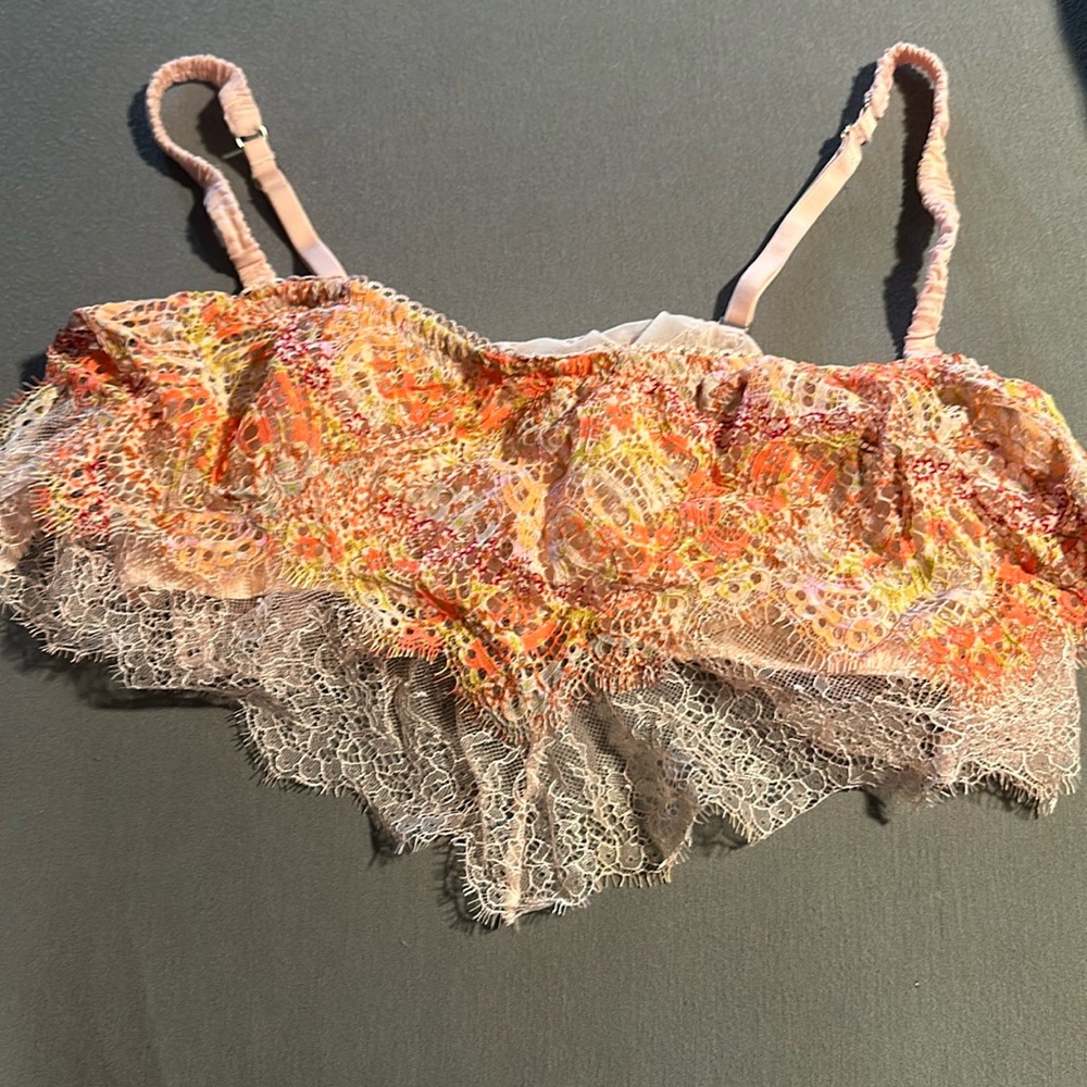 NWOT Victoria’s Secret Dream Angels Floral Eyelash Lace Bralette L